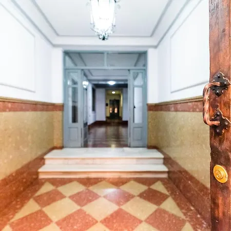 Apartment Wekey Homes San Miguel Con Patio, Centro Ciudad Granada
